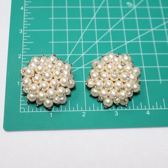 Vintage Faux Pearl Rhinestone Cluster Clip On Earrings Gold Tone - Picture 5 of 8